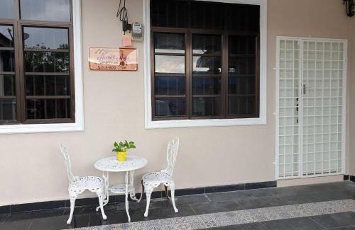 Kampung Geliga Besar House | AUNI & AUJI HOMESTAY KEMAMAN