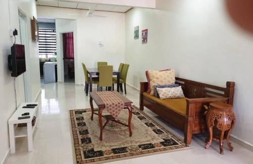 Kampung Geliga Besar House | AUNI & AUJI HOMESTAY KEMAMAN