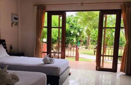 Ban Pong Hotel | Aura Park Resort