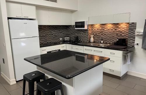 Dennington House | Austral Place 88 via Merri River