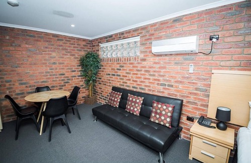 Swan Hill Hotel | Australian Settlers Motor Inn