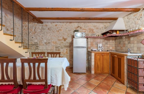 Valdebek Apartment | Authentic Istrian House - Apartment with saltwater pool- 15 min from Kamenjak