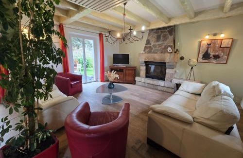 Saint-Thonan House | Authentique maison bretonne avec jardin fleuri