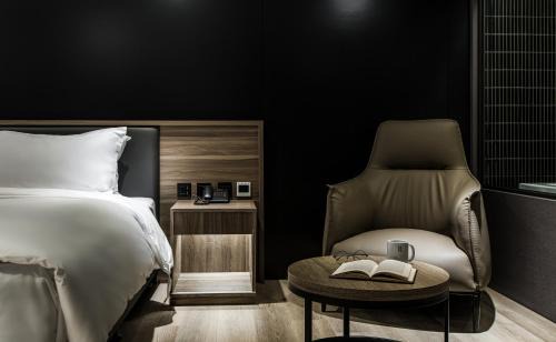 West District Hotel | Autumn Willow Hotel