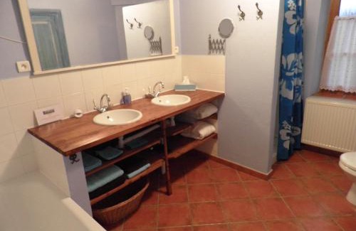 Saint-Priest-des-Champs Bed & Breakfast | Aux 2 Puys - Gîte "Le Lemptégy"