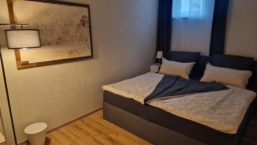 Hammerschmiede Apartment | AUXBRG - 4 Zimmer, XL Terrasse, 65 Zoll TV, PS4