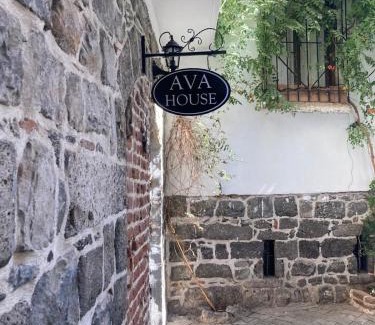 Sur House | Ava House