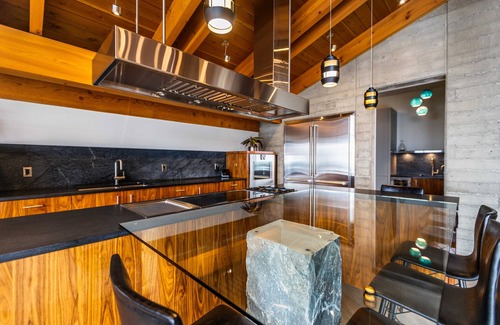 Revelstoke House | AVA Lodge - Luxury Mountain-Side Lodge at Revelstoke Mountain Resort License5113