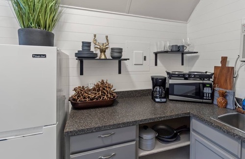 Oil City Cabin | Available this weekend, Kayaks & across from Caddo