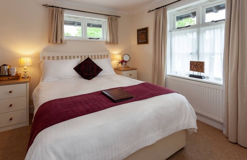 New Forest District Bed & Breakfast | Avalon House B&B