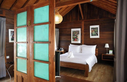 Labuhan Hotel | Avery Coconut Island Waterpark Resort