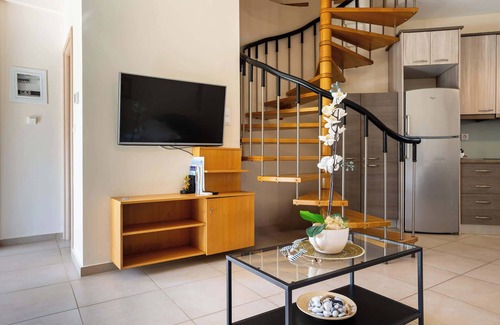 Avia House | Avia Blue Maisonettes - Beach View, up to 12ppl