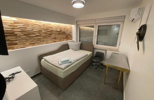 Strausberg House | Aviators Guest House - Premium Room