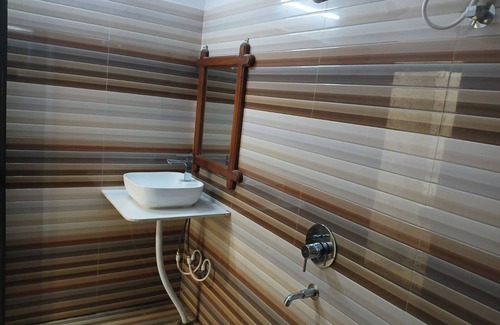 Khagaria Hotel | Avini's Garden & Hotel By GRB