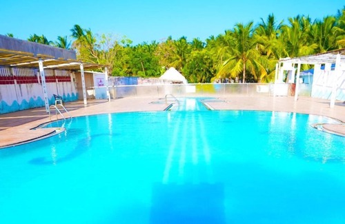 Bommayapalayam Apartment | AVM Paalm Meadows Resort Deluxe Room