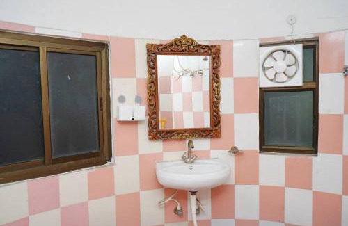 Lucknow Apartment | Awadh Centrally located 1BR near Old Lucknow