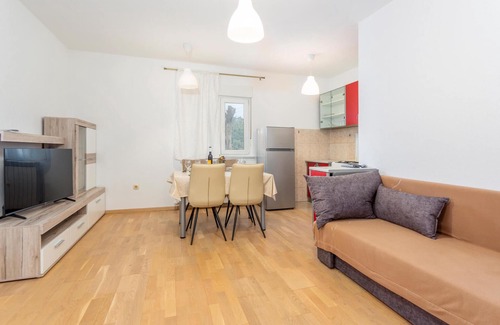 Buzdohanj Apartment | Awesome apartment in Cernik with WiFi