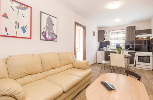 Icici Apartment | Awesome apartment in Icici with kitchen