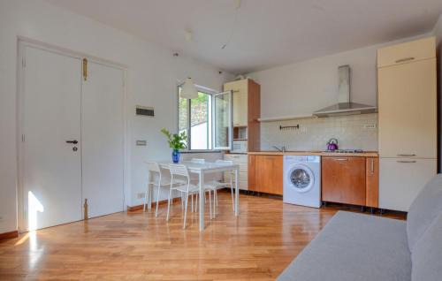 Poggio Favaro-San Bernardo Apartment | Awesome Apartment In Bogliasco With Wifi