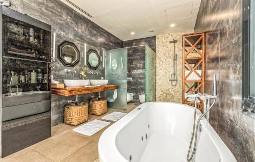 La Cala del Moral House | Awesome Home In Cala Del Moral