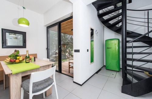 Dragove House | Awesome home in Dragove with WiFi