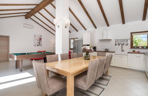 Sveti Vid Dobrinjski House | Awesome home in Gostinjac with kitchen