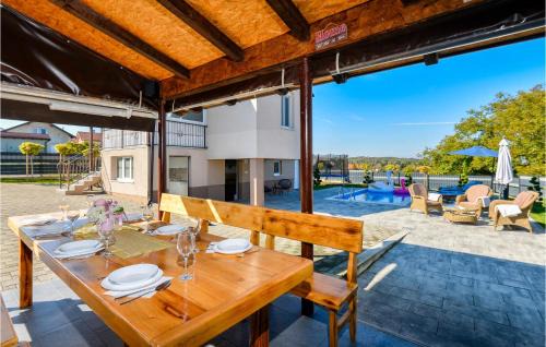 Brckovljani House | Awesome Home In Gracec With Sauna