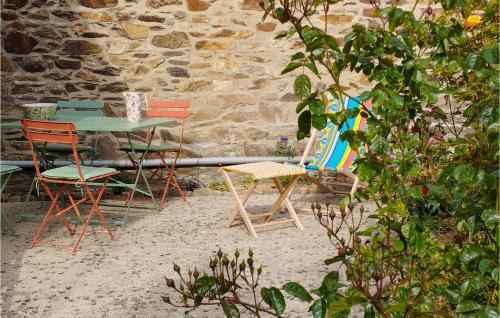 Brelevenez House | Awesome Home In Lannion With Wifi