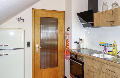 Hunerbach House | Awesome home in Müllenbach with kitchen