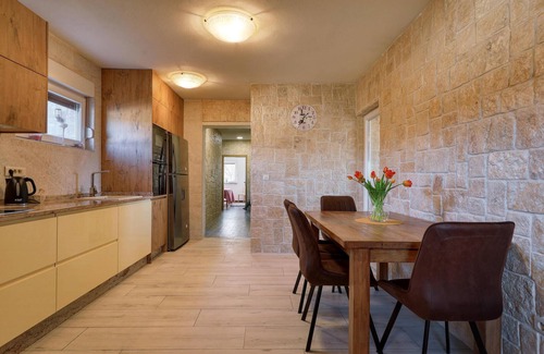 Novigrad House | Awesome home in Pridraga with WiFi