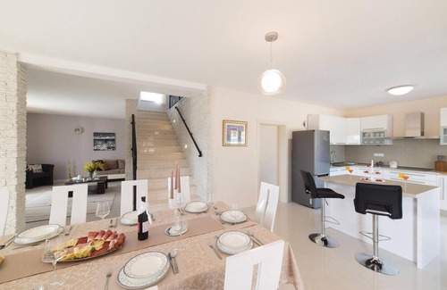 Lecevica House | Awesome home in Radosic