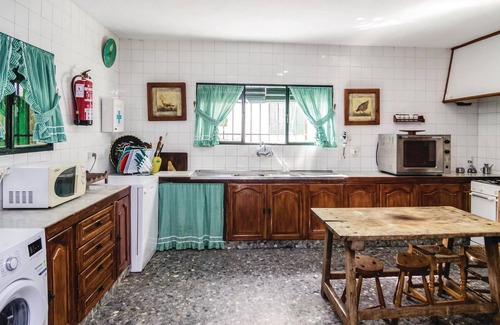 Rute House | Awesome home in Rute with kitchen