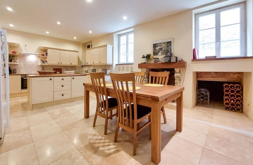 Saint-Simon House | Awesome home in Saint-Simon with WiFi