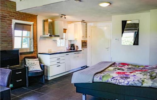 Udenhout House | Awesome Home In Udenhout With Wifi