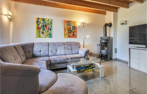 Muritz House | Awesome Home In Wittstock With Kitchen