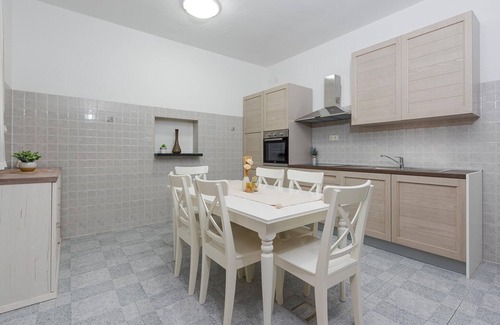 Brisevo House | Awesome home in Zadar with kitchen