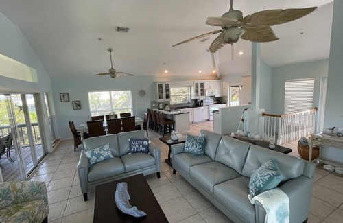Captiva House | AWESOME HUGE BEACH HOUSE GREAT FLOOR PLAN VIEWS UPDATES CLUB!2 CARTS PETS