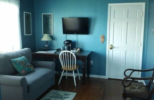 Kodiak Apartment | Awesome View Vacation Rentals: The Mermaid Lair