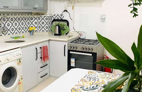 Merkezefendi Apartment | Aydinoglu Suites-NO Air Condition BUT Ceiling Fans n-4 Rooms- Central Heating