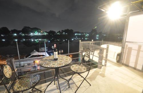 Samphao Lom Hotel | ayutthaya river camp and yacht charter