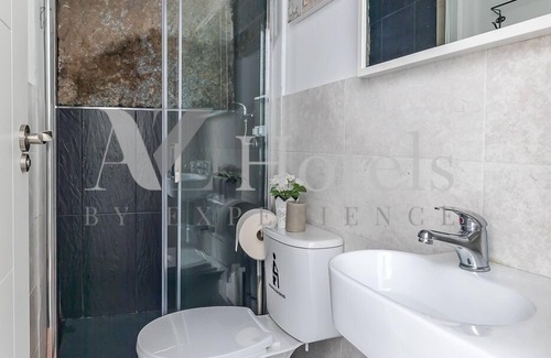 Jeronimos House | AYZ Juan de Mena - Auto check-in property