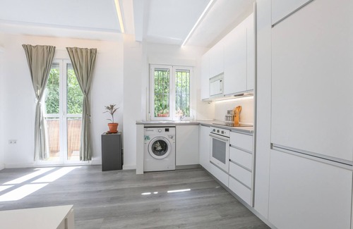 Nervion Apartment | Azahar Gran Plaza - Two Bedroom Apartment, Sleeps 4