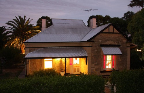 Lyndoch House | Azalea Cedar-Rose Villa