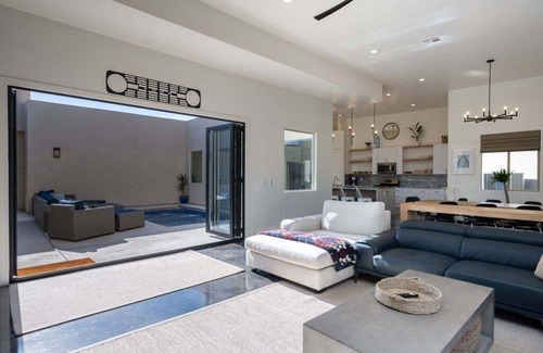 Hurricane House | Azure Abode: Soak, Stargaze & Enjoy the Desert