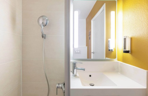 La Demi - Lune Hotel | B&B HOTEL Lyon Ouest Tassin