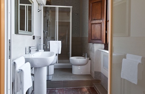 Caprona Bed & Breakfast | B&B VillAmorosa