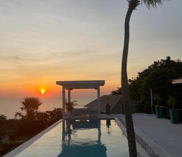 Hua Thanon Villa | Baan Fhan Talay