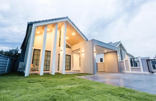 Nakhon Si Thammarat House | Baan Patupjai