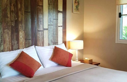 Suan Phueng Hotel | Baan Phuchalianglom