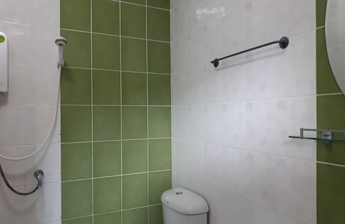 Ban Pong Hotel | Baan Rimnam Resort